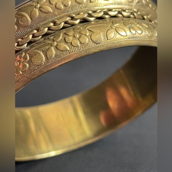 Vintage Brass‎ Embossed Floral & Chain Bangle Bracelet - Picture 4 of 4